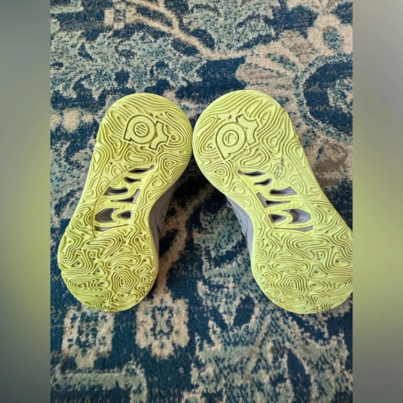 KD7 Wolf Grey Nikes - Picture 7 of 10